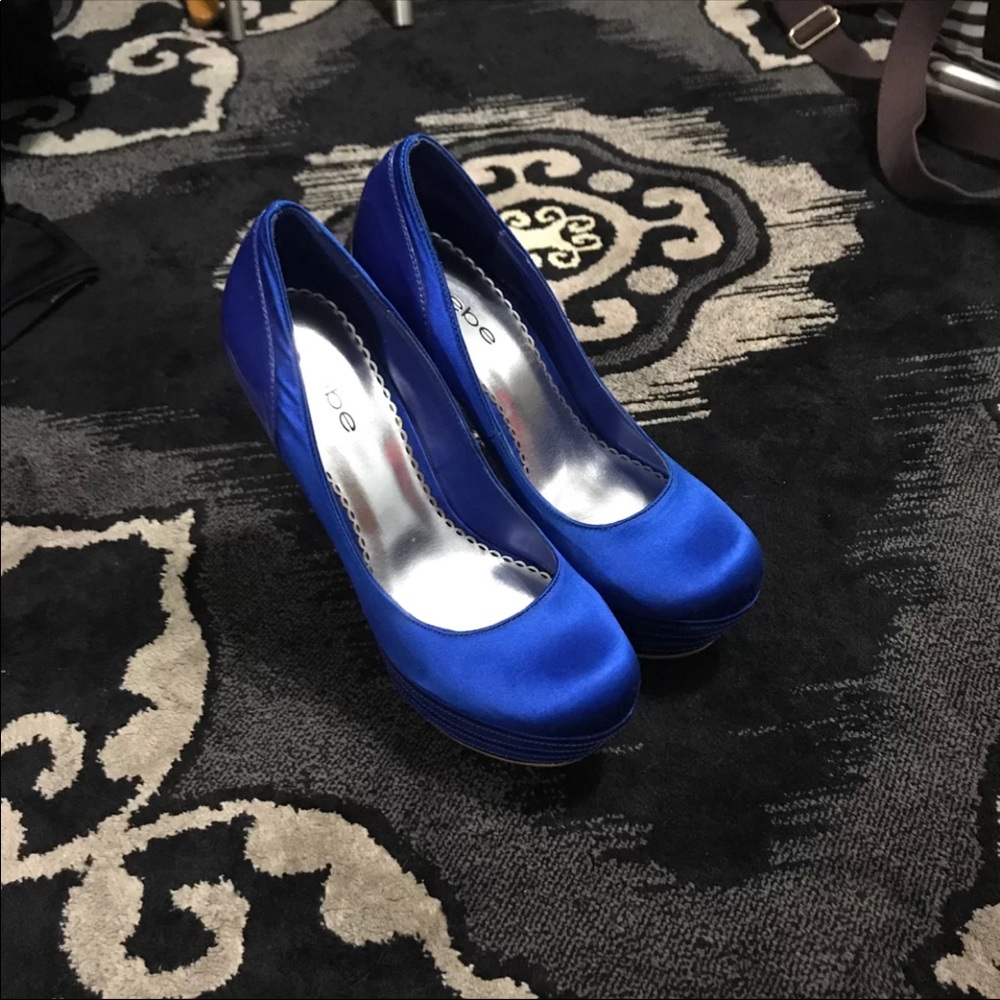 Bebe Pumps